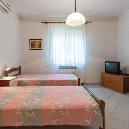 Nice Apartment In Zadar With Kitchen Exterior photo